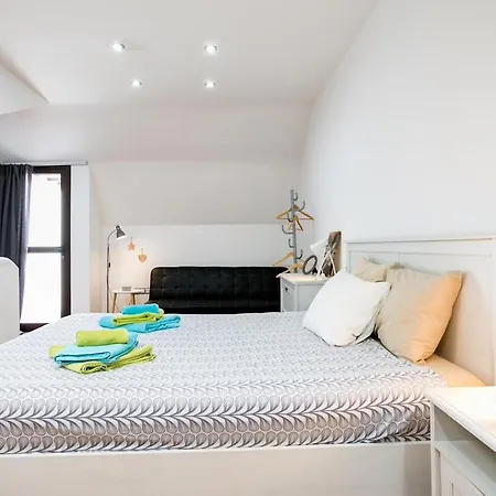 Luxurious 2 Bed Duplex, Wifi, Views, Pools Apartment *
