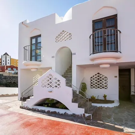 Luxurious 2 Bed Duplex, Wifi, Views, Pools 帕莱索海滩